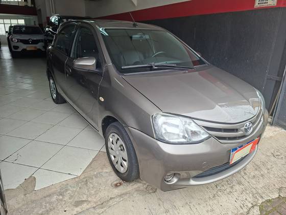 TOYOTA ETIOS 1.5 XS 16V FLEX 4P MANUAL TOYOTA ETIOS 1.5 XS 16V FLEX 4P MANUAL